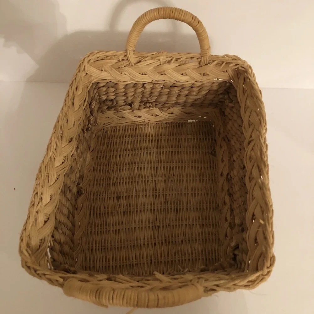 Primitive Woven Wicker Basket Handles 9x7x6 Farmhouse Cottagecore Decor GUC Smal